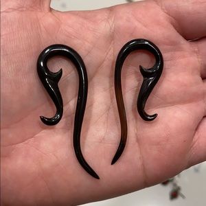 Organic Horn 4g ear rings
